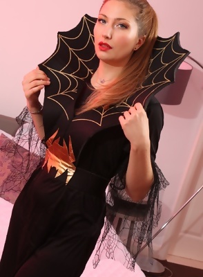 Stephanie Bonham Carter - Spider Queen