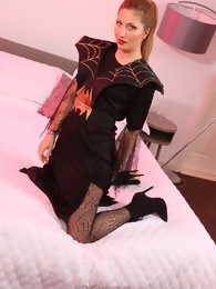 Stephanie Bonham Carter - Spider Queen