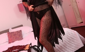 Stephanie Bonham Carter - Spider Queen