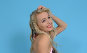 Hayley-Marie Coppin Sexy Valentine Treat